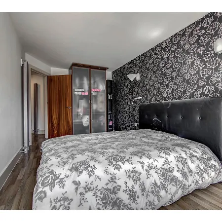 Modern, Spacious 1br Central Flat For 2 Apartmán