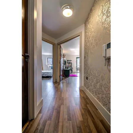 Modern, Spacious 1br Central Flat For 2
