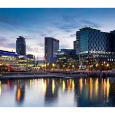 Stunning 1-bed Flat In Trendy Sleeps 4 Apartment *