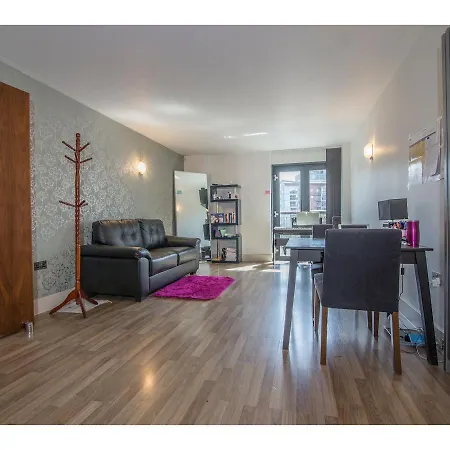 Modern, Spacious 1br Central Flat For 2 *