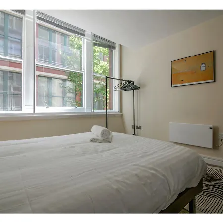 Stunning 1-bed Flat In Trendy Sleeps 4 Manchester