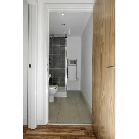 Stunning & Spacious 2br In Mediacityuk Apartment
