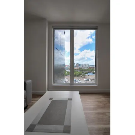 Apartment Stunning & Spacious 2br In Mediacityuk