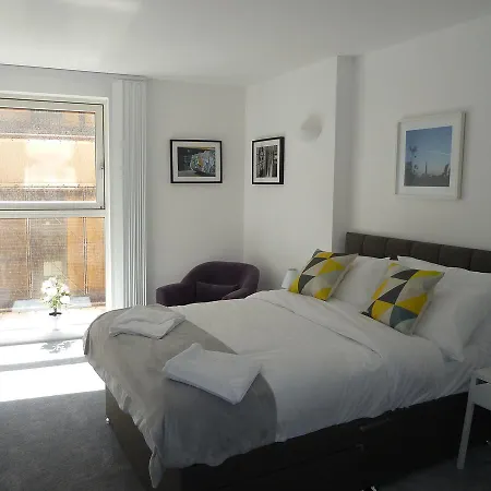 Approved Serviced Skyline Apartment *