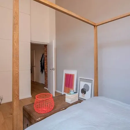 Stylish 2 Bed Duplex Flat In Castlefield *