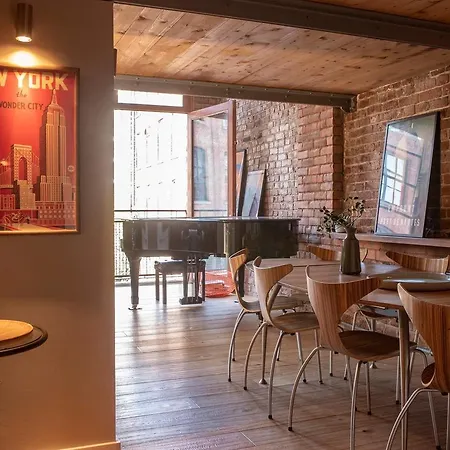 Stylish 2 Bed Duplex Flat In Castlefield *