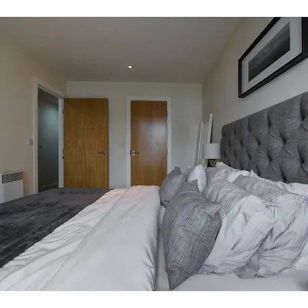 Spacious & Modern, 2br In City Centre * Manchester