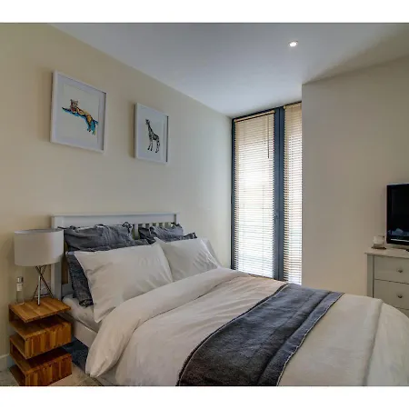 Apartment Spacious & Modern, 2br In City Centre