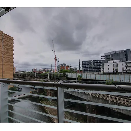 Apartment Spacious & Modern, 2br In City Centre