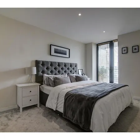Apartment Spacious & Modern, 2br In City Centre