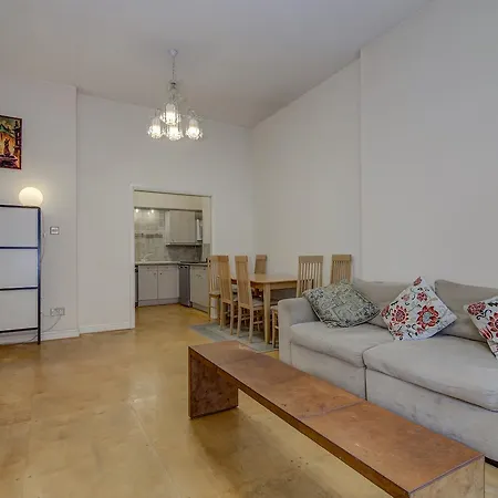 Bright, Spacious 2br Central Flat For 4 דירה