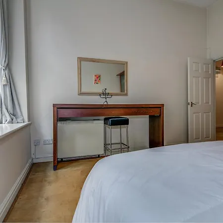 Διαμέρισμα Bright, Spacious 2br Central Flat For 4