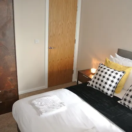 Apartment Approved Serviced Park Rise *