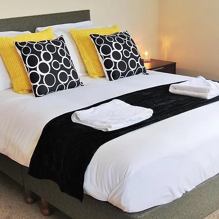 Approved Serviced Park Rise Apartment Manchester