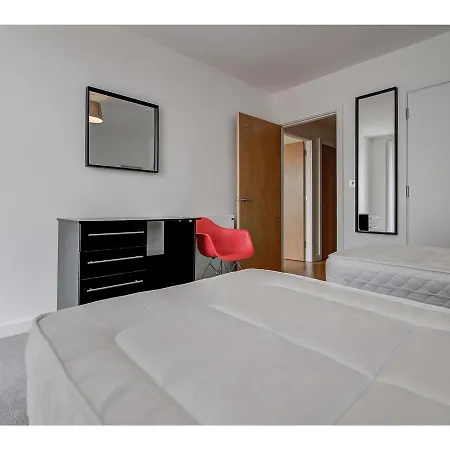409 Chapel Street - Stylish, Clean 1 Bedroom Flat For 4 דירה *