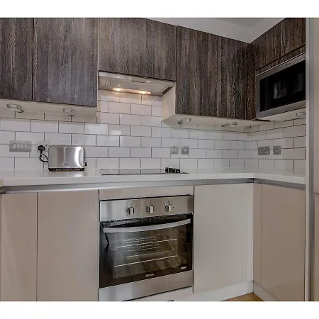 409 Chapel Street - Stylish, Clean 1 Bedroom Flat For 4 דירה
