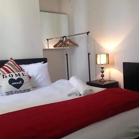 Ashton House Hostel