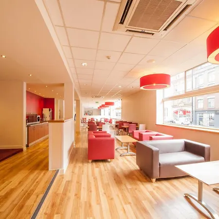 Travelodge Arena Отель 3*