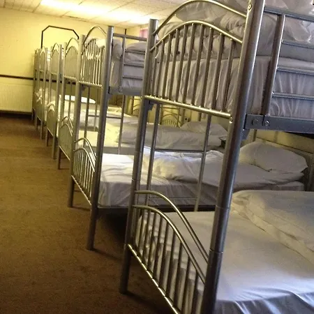 Ashton House Hostel *
