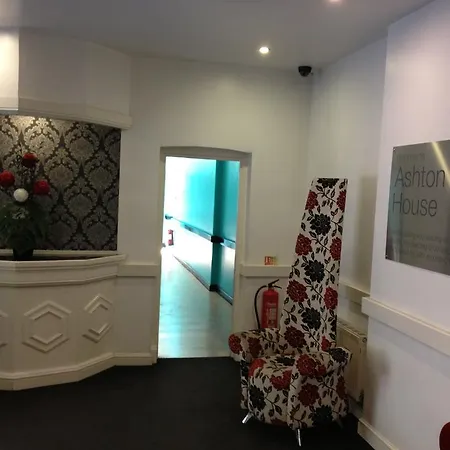 Hostel Ashton House *
