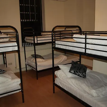 Hostel Ashton House *
