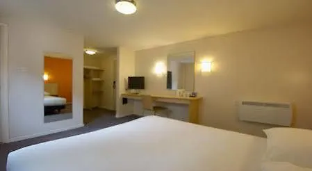 Travelodge Manchester Отель