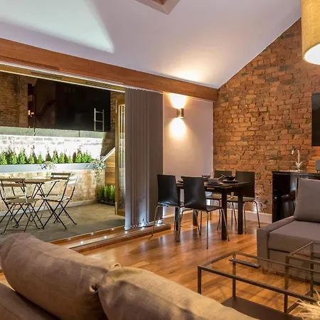 Eleska's Aparthotel
