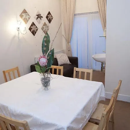 Apartment Park Hall