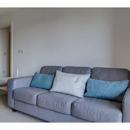 Large, Spacious And Modern Apt For 4 In * マンチェスター