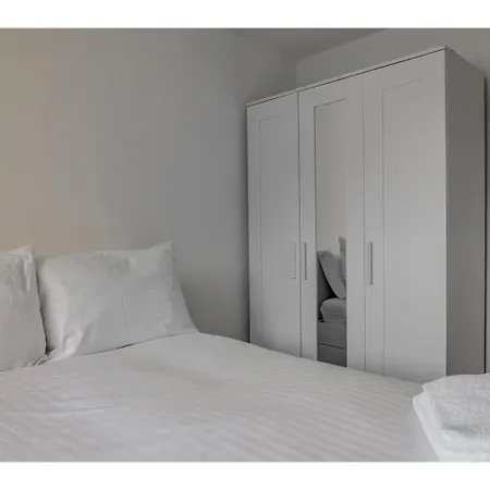 Large, Spacious And Modern Apt For 4 In アパート *
