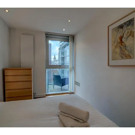 Stunning, Huge And Elegant Apt For 6 In *