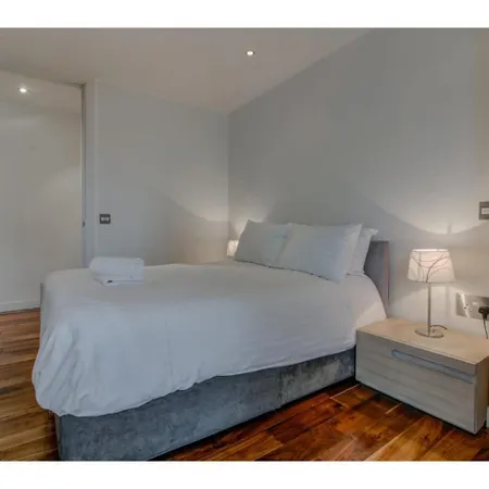 Stunning, Huge And Elegant Apt For 6 In Manchester