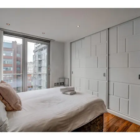 Stunning, Huge And Elegant Apt For 6 In Manchester