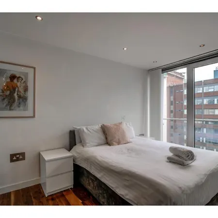 Stunning, Huge And Elegant Apt For 6 In Manchester