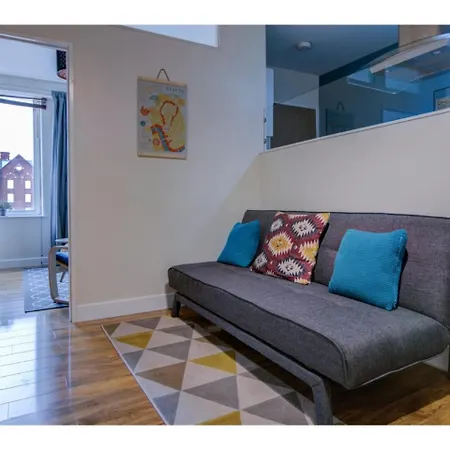 Stylish And Charming City Centre Apt For 6 *