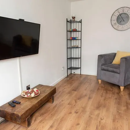 Apartment 5-guest With Parking - 10 Min To Stadium *