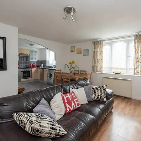 5-guest With Parking - 10 Min To Stadium