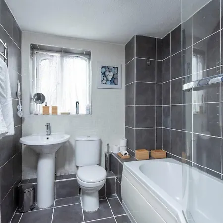 5-guest With Parking - 10 Min To Stadium Манчестер