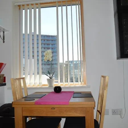 2 Bedroom With Balcony Overlooking River * Manchester
