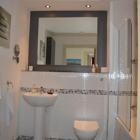 Apartment 2 Bedroom With Balcony Overlooking River Manchester