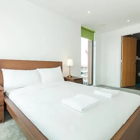2 Bedroom With Stunning Views Манчестер