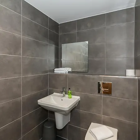 2 Bedroom With Stunning Views Апартаменты *