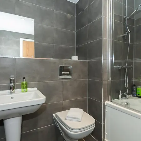 2 Bedroom With Stunning Views Апартаменты *