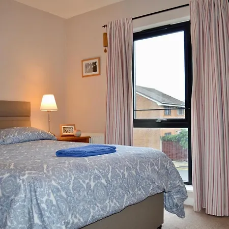 Spacious 2 Bedroom Townhouse With Garden & Parking Manchester