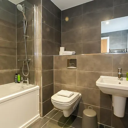 Апартаменты 2 Bedroom With Stunning Views Манчестер