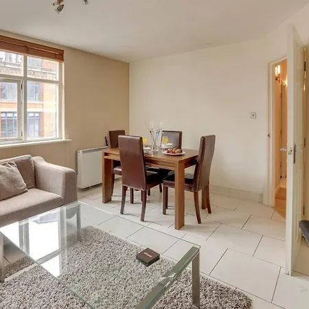 Spacious 2br Flat In The Great City Of Manchester! *