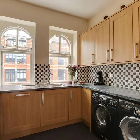 Spacious 2br Flat In The Great City Of Manchester! * Manchester