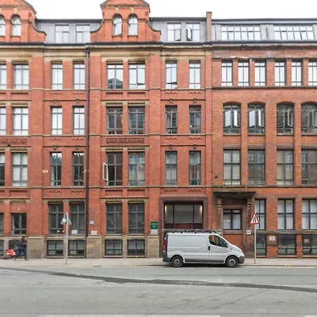 Spacious 2br Flat In The Great City Of Manchester!