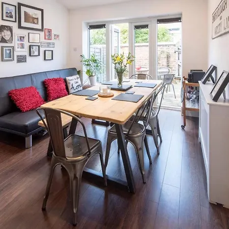 Cosy 2bd Terrace House In Chorlton