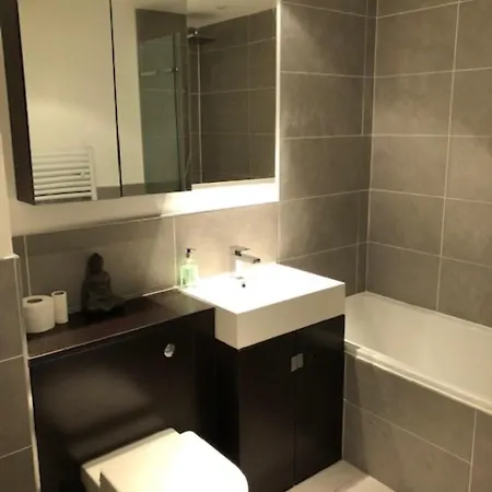 Апартаменты Modern 2 Bedroom In Central
